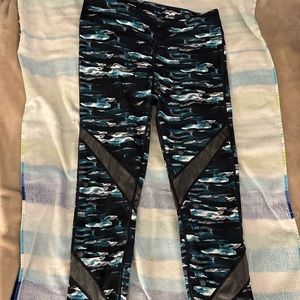 Women’s Fabletics teal/white/black patterned leggings with mesh on legs size M